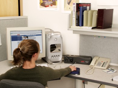 Zasilacz awaryjny - APC 325VA SurgeArrest + Battery Backup - obrazek 3