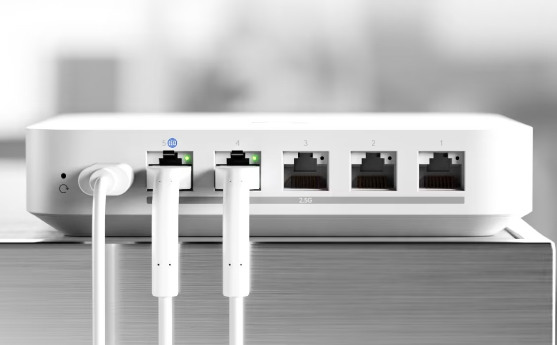 Ubiquiti UniFi Cloud Gateway Max - obrazek 2